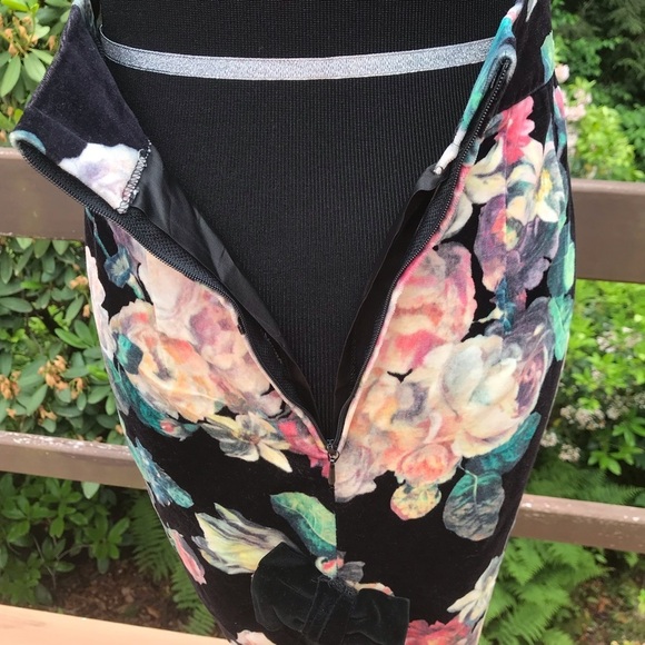 Vera Mont Black Velvet Floral Print Pencil Skirt - Picture 6 of 8